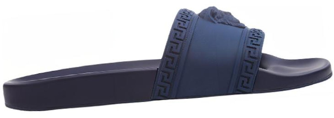 ヴェルサーチ パラッツォ メデューサ プールスライド 'ダークブルー' DSU5883-DGO9G_D8Y DSU5883-DGO9G_D8Y Lookbook ヴェルサーチ パラッツォ メデューサ プールスライド 'ダークブルー' DSU5883-DGO9G_D8Y DSU5883-DGO9G_D8Y
