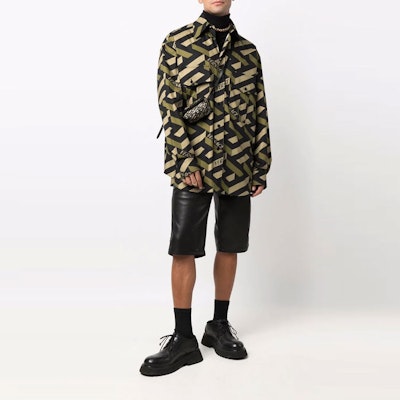 VERSACE Baju Gabardine Lengan Panjang Cetakan Khaki 10022031-A01679-5B160 Lookbook VERSACE Baju Gabardine Lengan Panjang Cetakan Khaki 10022031-A01679-5B160