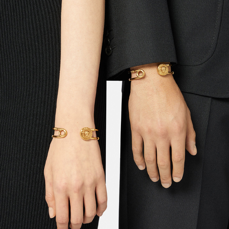 Lookbook Versace 安全別針手鐲 1004985-1A00620-3J000