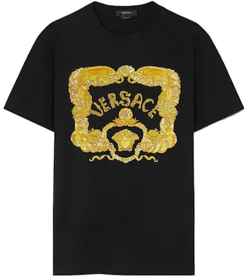 베르사체 SEASHELL BAROQUE SS23 로고 그래픽 티셔츠 블랙 티셔츠 1011049-1A08037-1B000 Buy 베르사체 SEASHELL BAROQUE SS23 로고 그래픽 티셔츠 블랙 티셔츠 1011049-1A08037-1B000