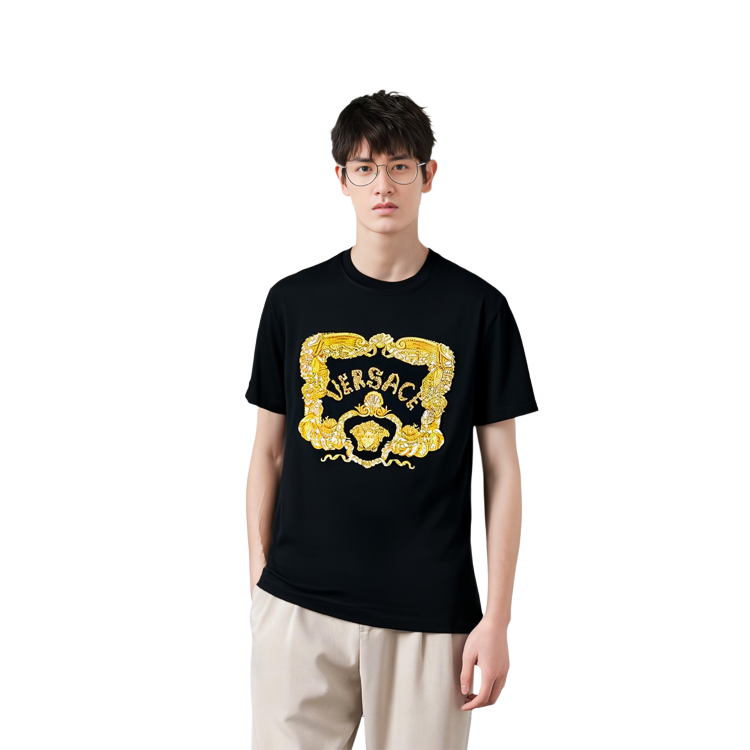 Shop 베르사체 SEASHELL BAROQUE SS23 로고 그래픽 티셔츠 블랙 티셔츠 1011049-1A08037-1B000
