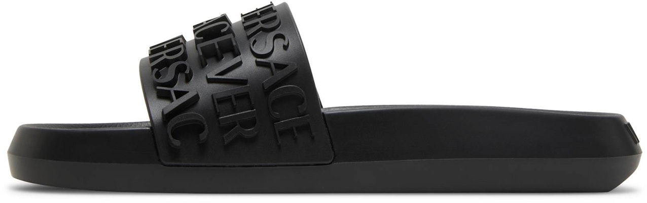 范思哲 黑色滿版Logo拖鞋 1008730-1A05628-1B000 Lookbook 范思哲 黑色滿版Logo拖鞋 1008730-1A05628-1B000