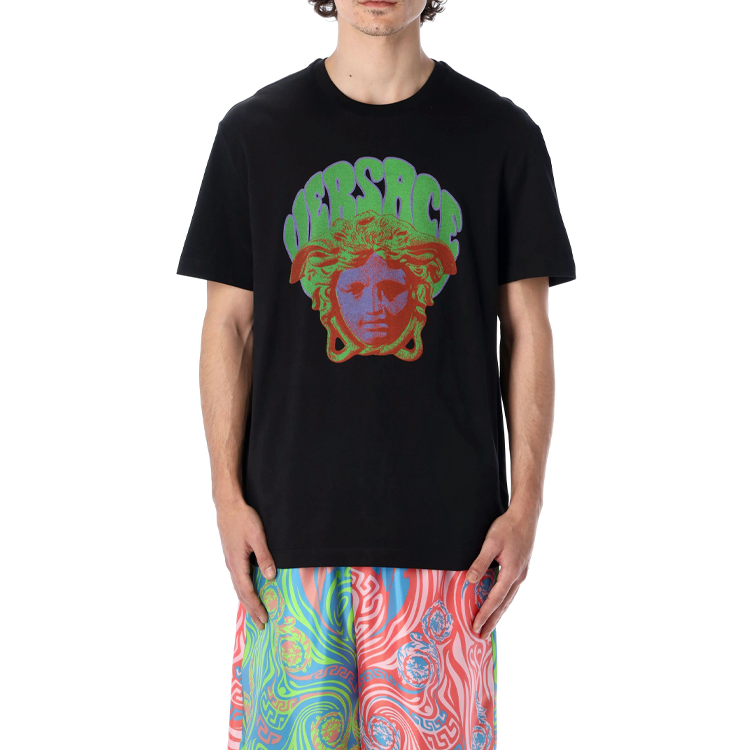 Versace SS22  Black Graphic Print Crewneck T-Shirt. 10039161-A02788-1B000 圖 5