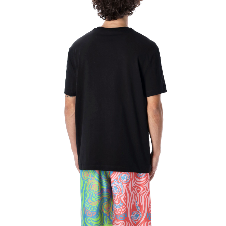 Versace SS22  Black Graphic Print Crewneck T-Shirt. 10039161-A02788-1B000 圖 6