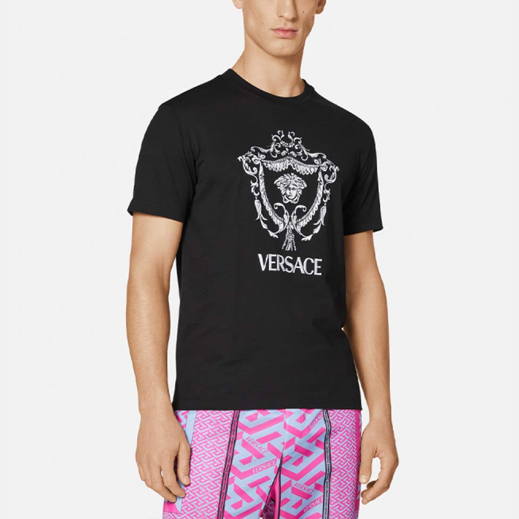 Shop 베르사체 SS22 블랙 프린트 코튼 반팔 티셔츠 1005684-1A03990-1B000