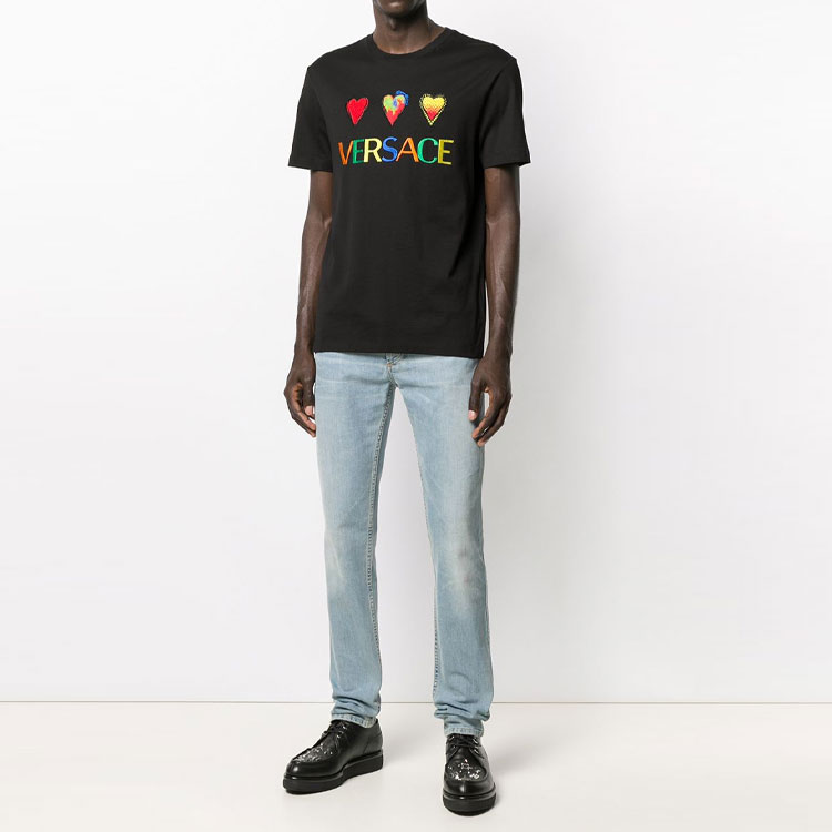 Lookbook VERSACE SS22  Black T-Shirt with Logo Heart Print Crew Neck Design. A83585-A224589-A008