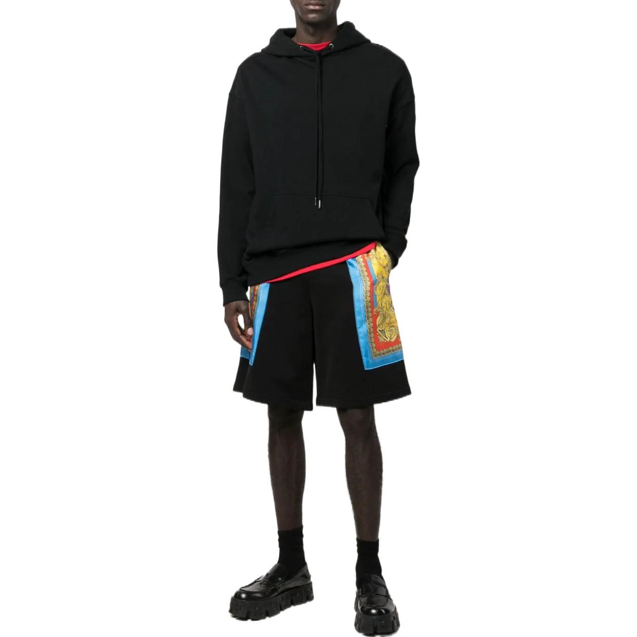 Lookbook VERSACE SS22 Pantalones Cortos Casual Negros con Estampado y Cordones 10053011-A03635-1B000