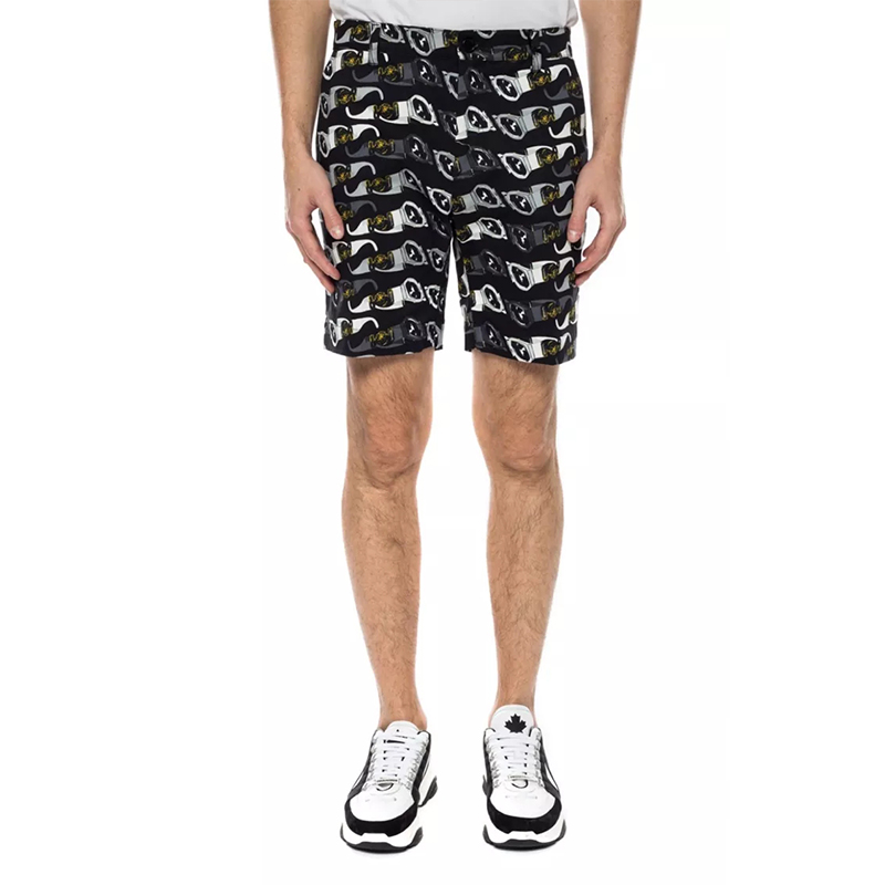 Shop VERSACE SS22 全印花黑色海灘短褲. A86098--A233926-A7008