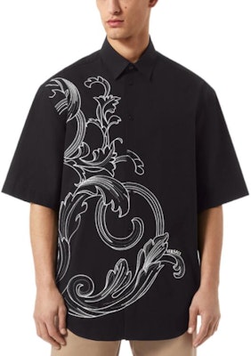 VERSACE SS22 巴洛克刺繡寬鬆短袖襯衫 黑色 男款 1006061-1A04369-2B020 Lookbook VERSACE SS22 巴洛克刺繡寬鬆短袖襯衫 黑色 男款 1006061-1A04369-2B020