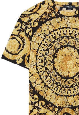베르사체 SS22 바로크 골드 프린트 반팔 티셔츠 패션 1006662-1A04612-5B000 Shop 베르사체 SS22 바로크 골드 프린트 반팔 티셔츠 패션 1006662-1A04612-5B000