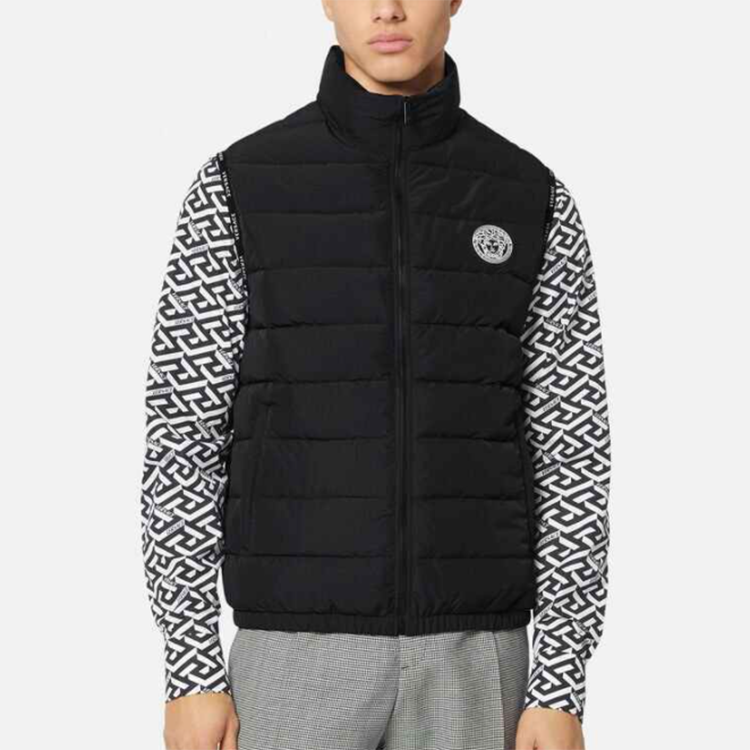 Lookbook VERSACE SS22 Rompi Hitam dengan Logo Solid dan Ritsleting. 1003030-1A02157-1B000