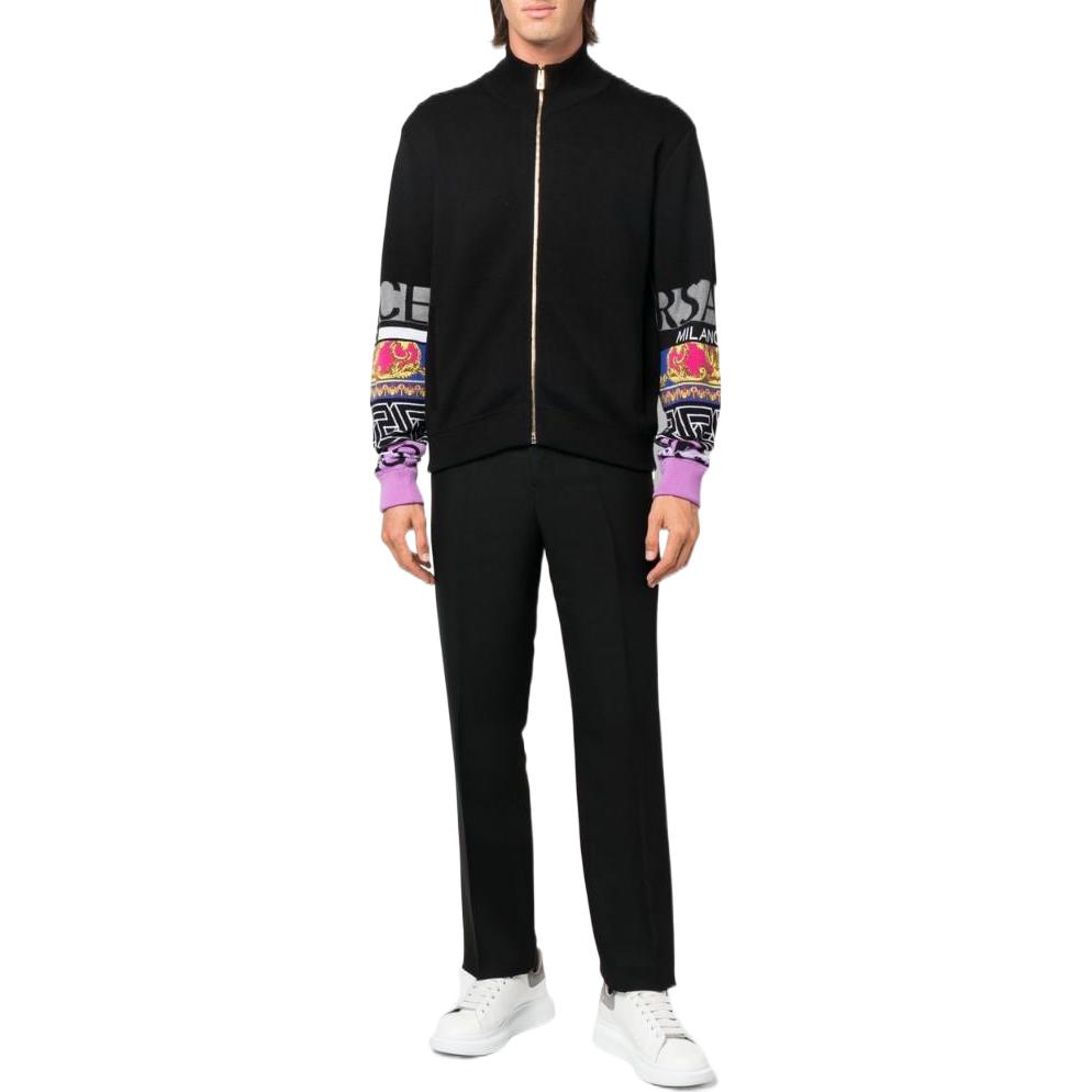 Lookbook 베르사체 SS22 블랙 하이넥 집업 스웻셔츠 10062911A040781B000