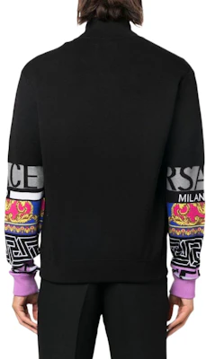 베르사체 SS22 블랙 하이넥 집업 스웻셔츠 10062911A040781B000 Shop 베르사체 SS22 블랙 하이넥 집업 스웻셔츠 10062911A040781B000