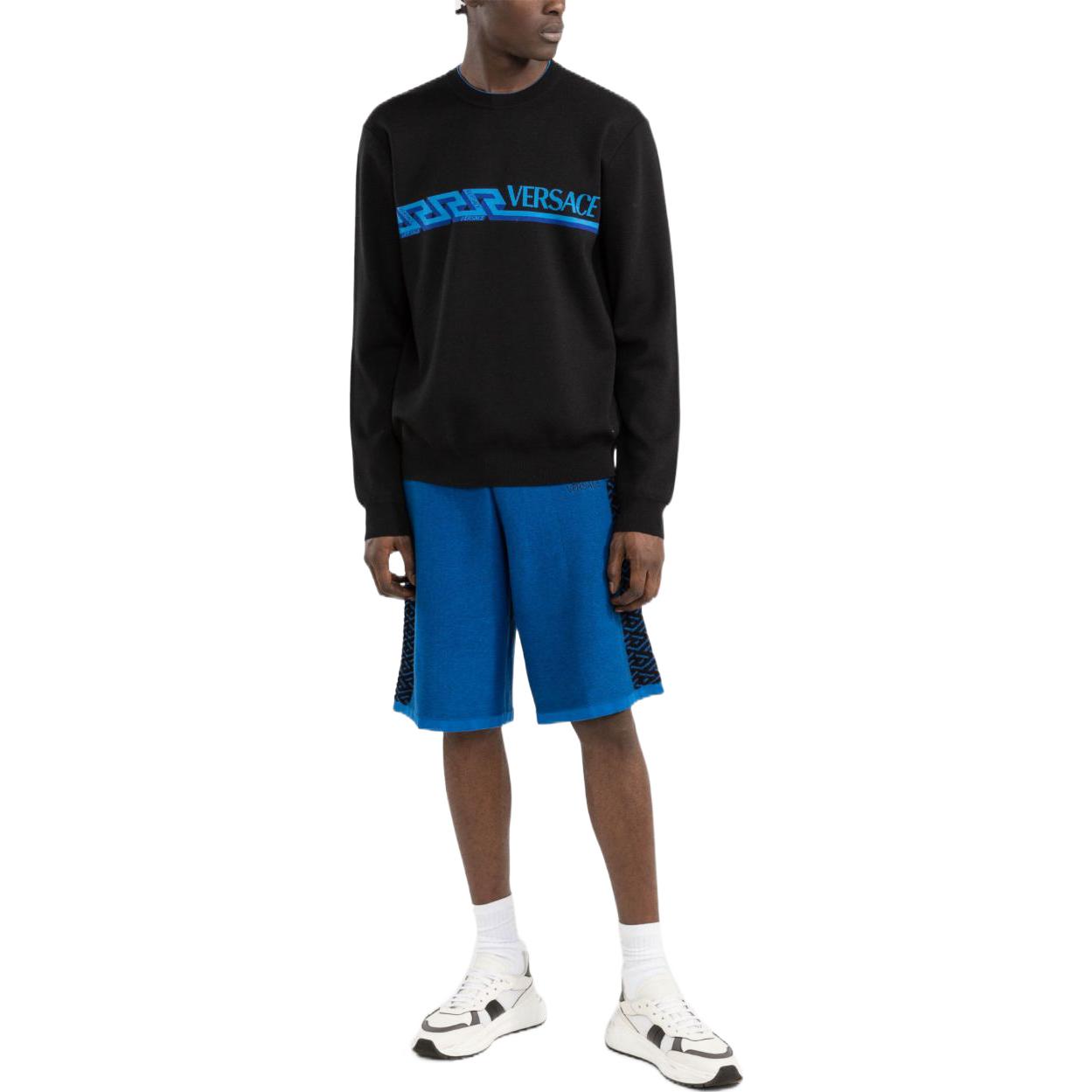 Lookbook VERSACE SS22 Pantalones Cortos Tejidos La Greca Hombre Azul. 10031631A02223-1U820