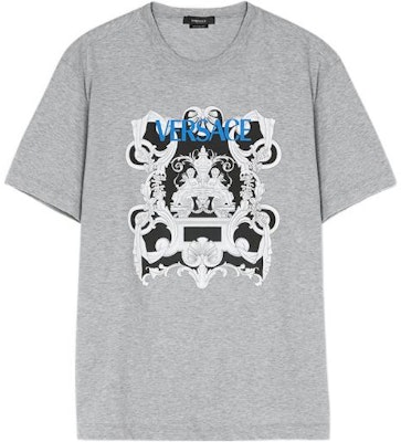 Camiseta Gris Manga Corta Gráfica VERSACE SS22 Hombre Cuello Redondo Estampada. 1006446-1A04415-1E090 Buy Camiseta Gris Manga Corta Gráfica VERSACE SS22 Hombre Cuello Redondo Estampada. 1006446-1A04415-1E090