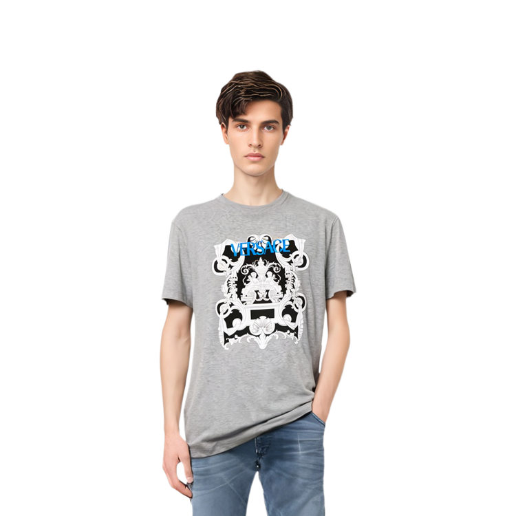 Purchase Camiseta Gris Manga Corta Gráfica VERSACE SS22 Hombre Cuello Redondo Estampada. 1006446-1A04415-1E090