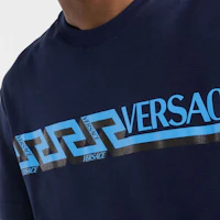 Sizing VERSACE SS22 男士藍色LOGO印花圓領休閒T恤 1003911-1A02781-1U830