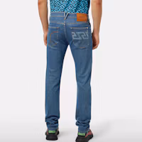 Shop VERSACE 男士SS22修身中腰純藍牛仔褲附鈕扣口袋 A81832-1A02877-1D030