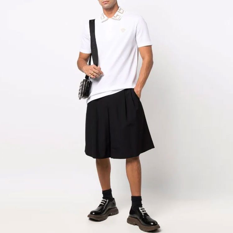 Lookbook VERSACE SS22 男士白色纯色徽标短袖 Polo 衫. A87402-1A01552-A1001