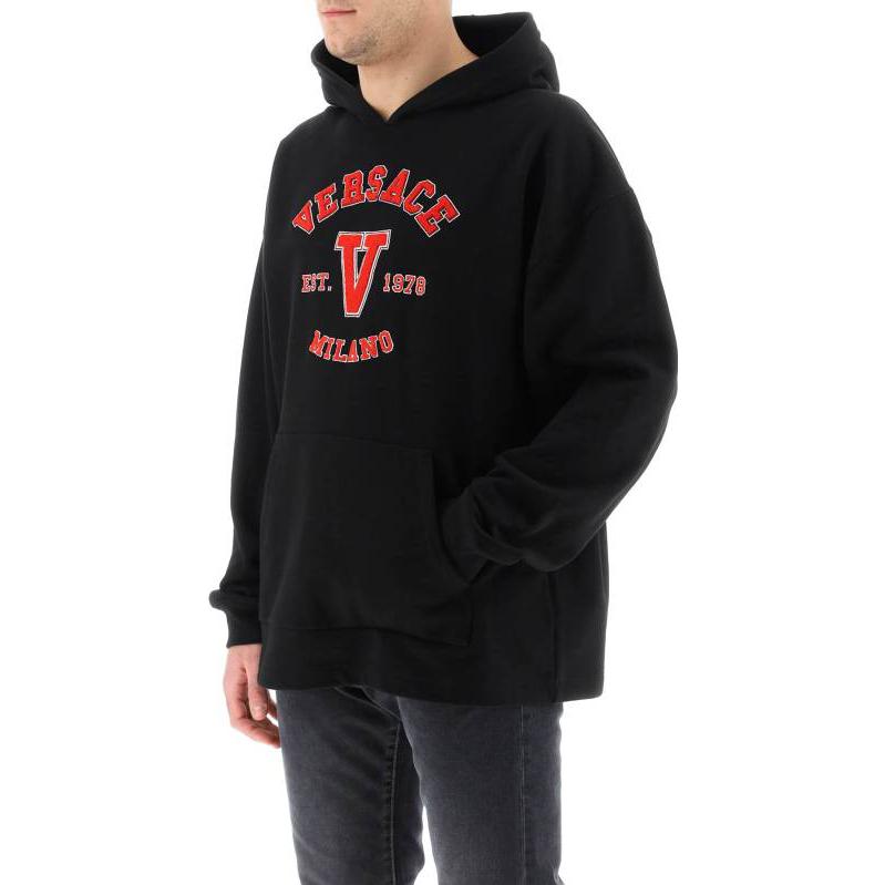 VERSACE SS23  Black Hooded Pullover Sweatshirt with Red Letter Print 1008065-1A05751-1B000 圖 5