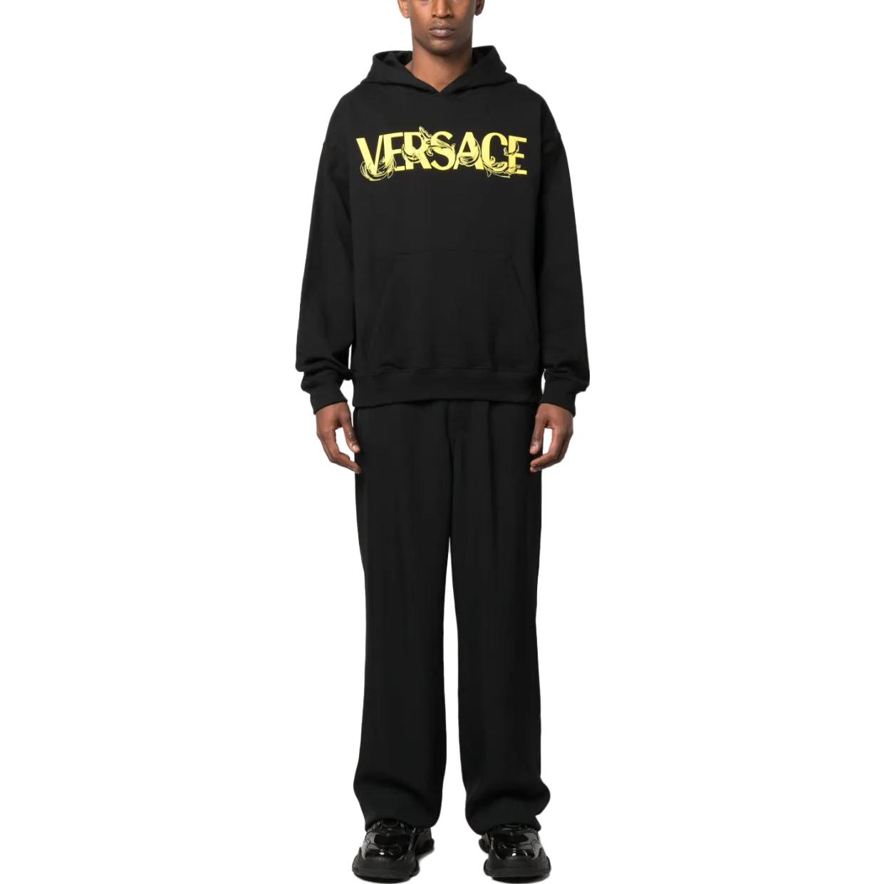 Lookbook ヴェルサーチ SS23 ブラックロゴプリントフーディー 1010710-1A07769-1B000