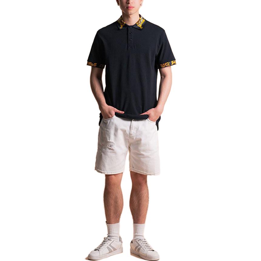 Lookbook VERSACE SS23  Black Printed Short Sleeve Polo Shirt. 74GAGT1-8CJ01TB-899