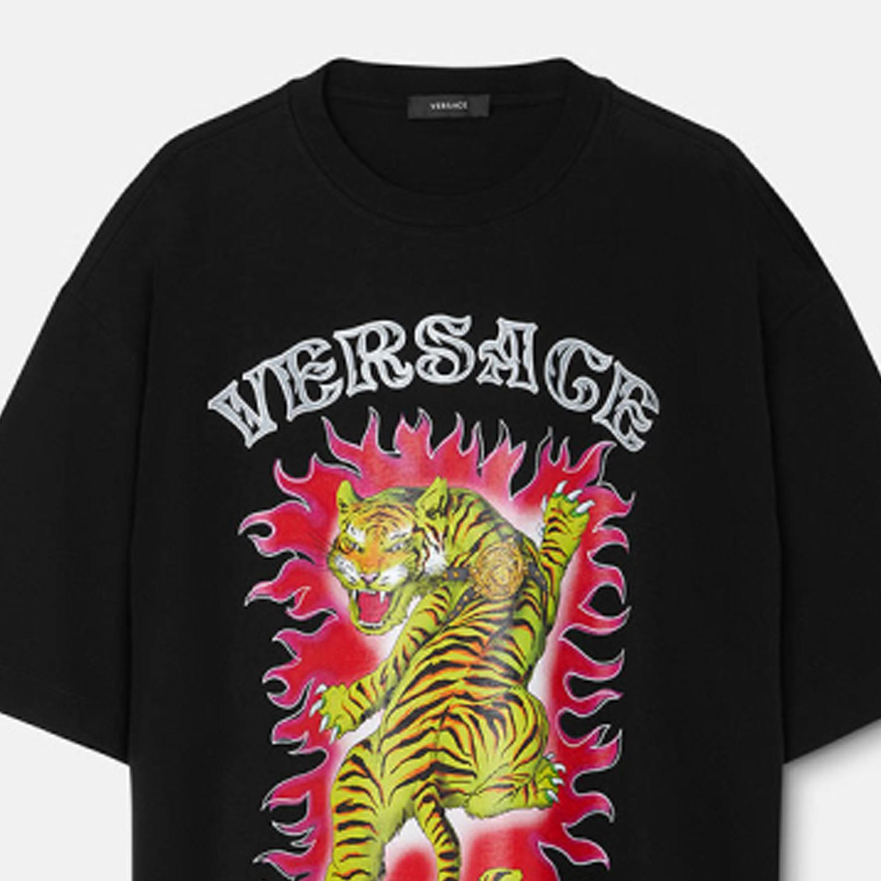 Details for ヴェルサーチ SS23 ブラック 半袖クルーネック Tシャツ アニマルプリント入り 1010235-1A07456-1B000