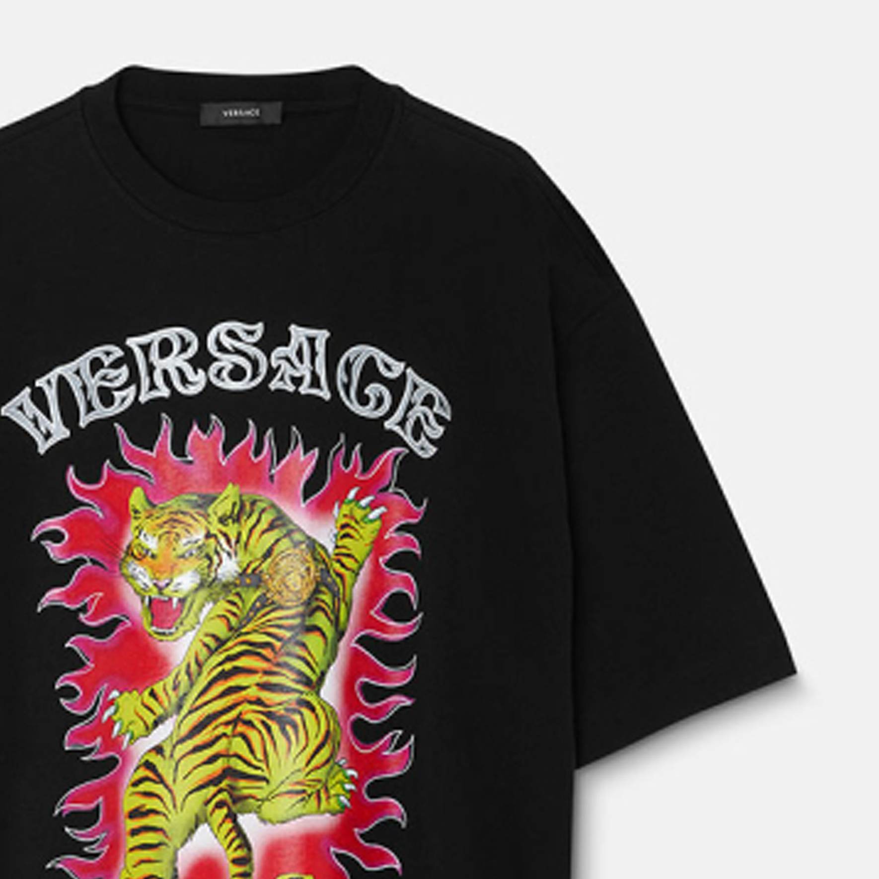 Sizing ヴェルサーチ SS23 ブラック 半袖クルーネック Tシャツ アニマルプリント入り 1010235-1A07456-1B000