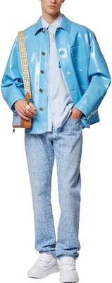 VERSACE SS23 Kemeja Lengan Pendek Cetakan Jalur Huruf Biru. 1010841-1A07900-2WG70 Purchase VERSACE SS23 Kemeja Lengan Pendek Cetakan Jalur Huruf Biru. 1010841-1A07900-2WG70