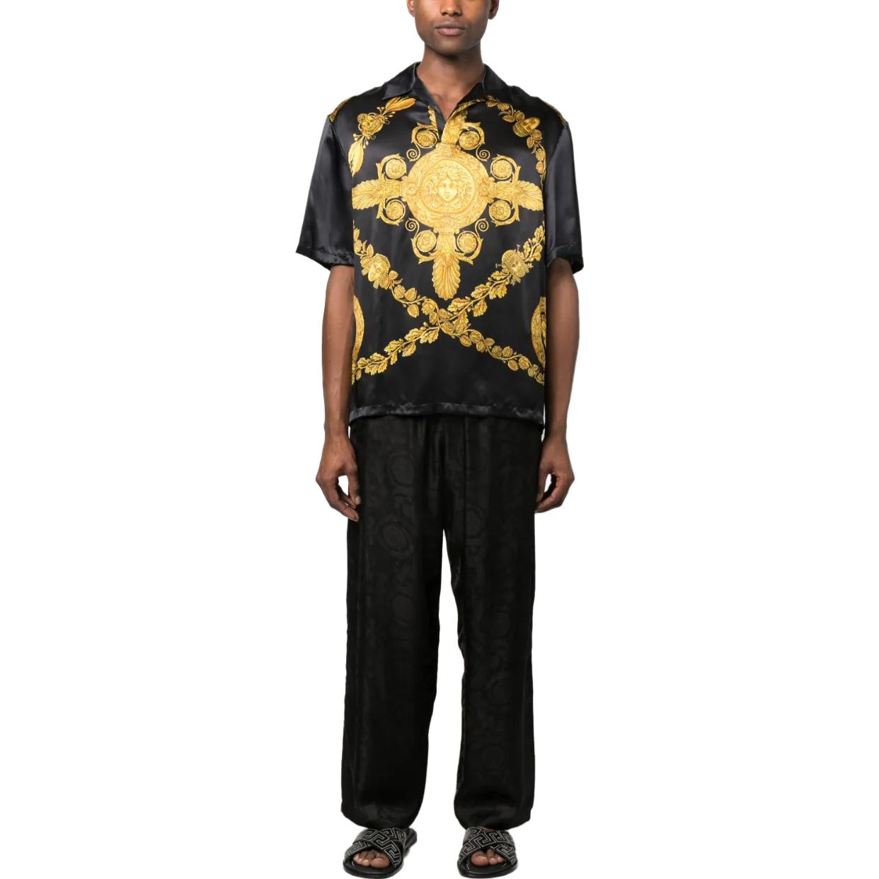 Lookbook VERSACE SS23 Kemeja Lengan Pendek Cetakan Grafik Hitam 1009049-1A06451-5B000