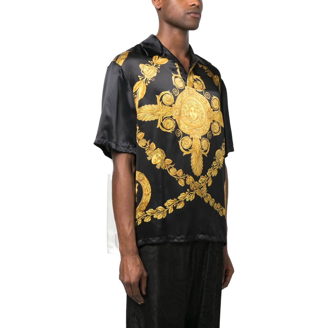 Shop VERSACE SS23 Kemeja Lengan Pendek Cetakan Grafik Hitam 1009049-1A06451-5B000