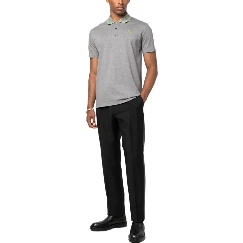 Lookbook 范思哲 SS23 灰色短袖徽标刺绣 Polo 衫. A87402-1A06199-2EB80