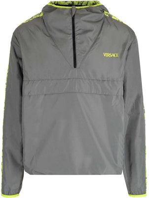 VERSACE SS23 深灰色拼信印花半拉鍊外套 1008147-1A05829-5E150 Buy VERSACE SS23 深灰色拼信印花半拉鍊外套 1008147-1A05829-5E150