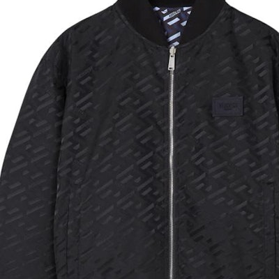 VERSACE SS23 全版印花黑色飛行外套 1008620-1A06201-5U680 Sizing VERSACE SS23 全版印花黑色飛行外套 1008620-1A06201-5U680