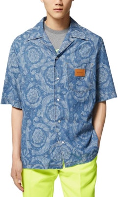 VERSACE 2023春夏花卉印花短袖休閒襯衫牛仔藍 男款 1007836-1A05765-1D520 Lookbook VERSACE 2023春夏花卉印花短袖休閒襯衫牛仔藍 男款 1007836-1A05765-1D520