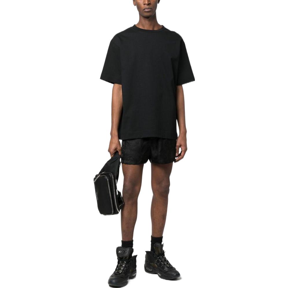 Lookbook Versace SS23 Greek Key Jacquard Waistband Straight-Fit Shorts Men Black. 1000948-1A06342-5B050