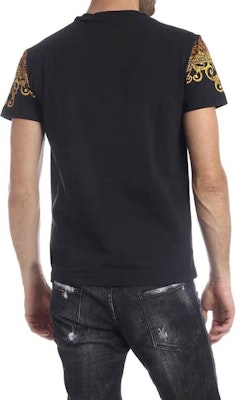 Camiseta Gráfica Versace SS23 Estampado Letras Multicolor para Hombre. B3GUA7DF-36609-899 Shop Camiseta Gráfica Versace SS23 Estampado Letras Multicolor para Hombre. B3GUA7DF-36609-899