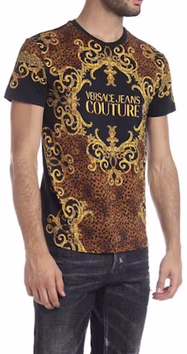 Camiseta Gráfica Versace SS23 Estampado Letras Multicolor para Hombre. B3GUA7DF-36609-899 Purchase Camiseta Gráfica Versace SS23 Estampado Letras Multicolor para Hombre. B3GUA7DF-36609-899