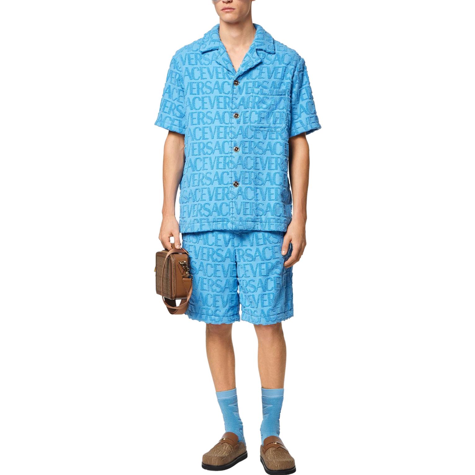 Lookbook ヴェルサーチ SS23 ライトブルー ジャカード ロゴ プリント キューバンカラー 半袖シャツ メンズ 1010256-1A07718-1VA90