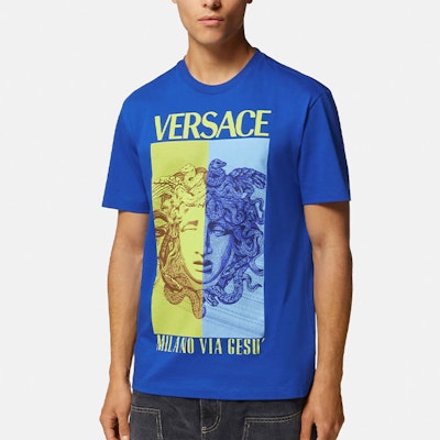 VERSACE SS23 Medusa Print Casual Crewneck T-Shirt Blue Tee 1008491-1A06070-1UE30 Lookbook VERSACE SS23 Medusa Print Casual Crewneck T-Shirt Blue Tee 1008491-1A06070-1UE30