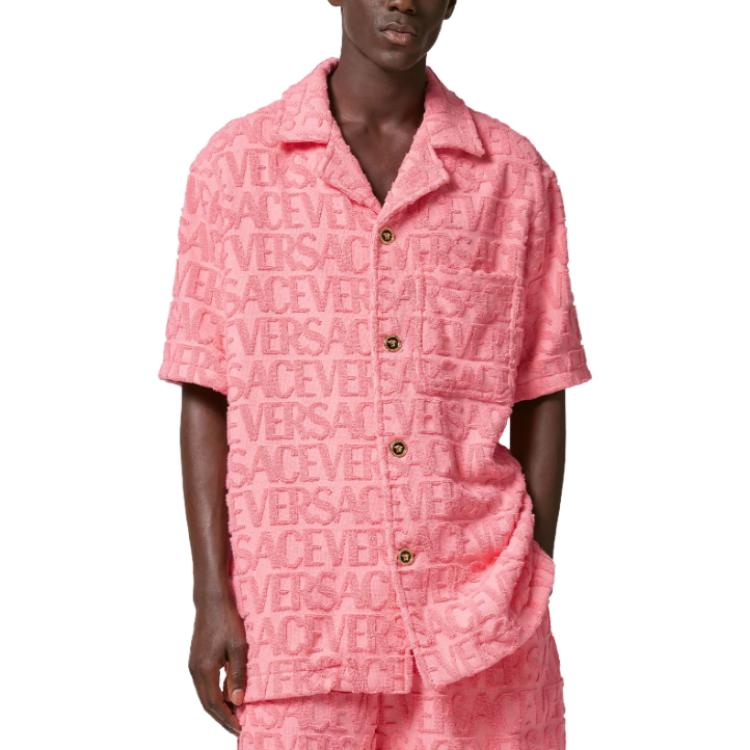 Shop VERSACE SS23 男士粉色短袖古巴領襯衫附Logo提花設計 1010256-1A07718-1PN50
