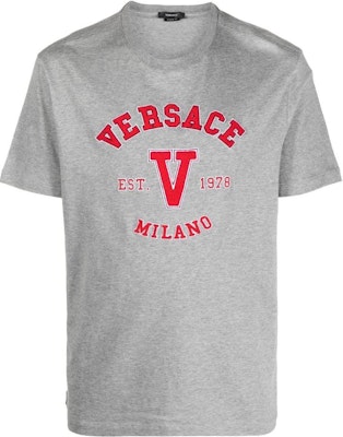 ヴェルサーチ SS23 リゾートコレクション ロゴ クルーネック Tシャツ グレー 1008480-1A06062-1E100 Order ヴェルサーチ SS23 リゾートコレクション ロゴ クルーネック Tシャツ グレー 1008480-1A06062-1E100