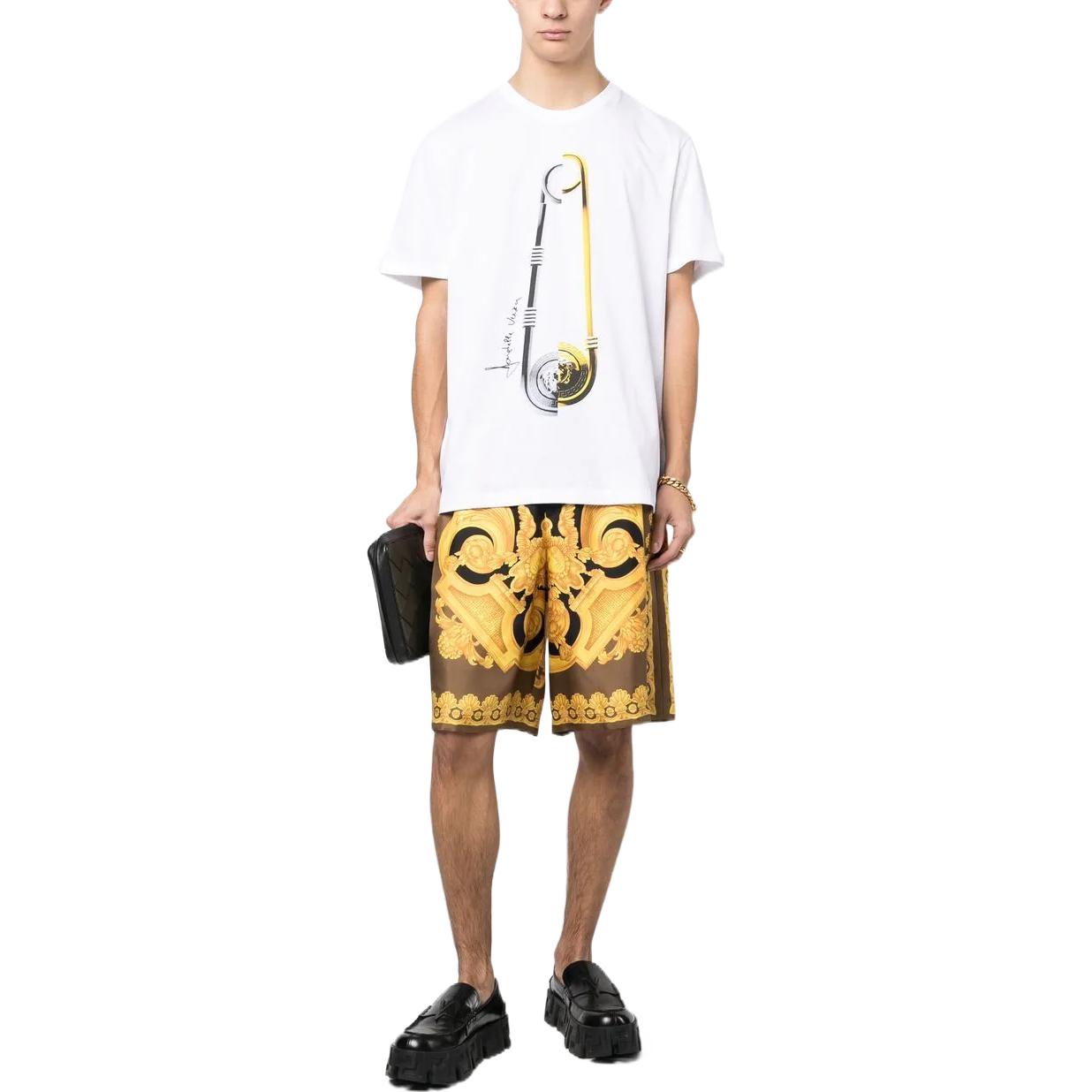 VERSACE SS23 Safety Pin Graphic Print Crewneck T-Shirt White  Fashion 1008674-1A06222-2W580 圖 3