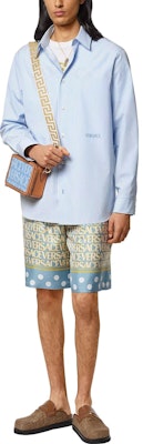 VERSACE SS23 Baju Lengan Panjang Logo Berjalur Biru 1010681-1A07743-5V510 Lookbook VERSACE SS23 Baju Lengan Panjang Logo Berjalur Biru 1010681-1A07743-5V510