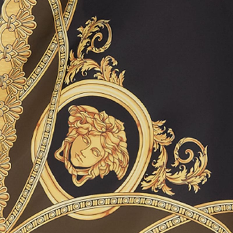 Lookbook VERSACE SS24 Shorts Negros Rectos de Playa con Estampado Barroco. 1016218-1A11364-5BC60