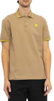Shop VERSACE SS24 米色標誌刺繡短袖拉鏈領上衣。 1013910-1A09860-1KD40