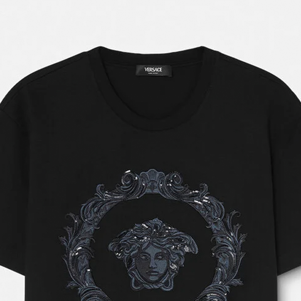 VERSACE SS24  Black Logo Graphic Print Crew Neck T-Shirt 1013944-1A10645-1B000 圖 6