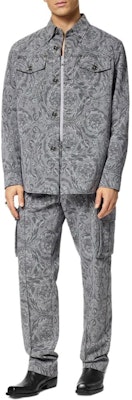 VERSACE SS24 Kemeja Lengan Panjang Motif Bunga Warna Mist Gray. 1008738-1A11379-2BO70 Lookbook VERSACE SS24 Kemeja Lengan Panjang Motif Bunga Warna Mist Gray. 1008738-1A11379-2BO70