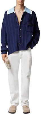 VERSACE SS24 Jersey de Punto Azul Marino con Cuello Contraste y Botonadura Simple. 1012986-1A09351-1UI2 Lookbook VERSACE SS24 Jersey de Punto Azul Marino con Cuello Contraste y Botonadura Simple. 1012986-1A09351-1UI2