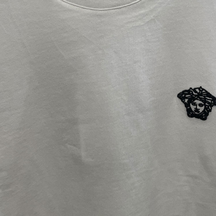 Shop VERSACE SS24 白色圓領標誌短袖T恤。 A89500S-A230901-2W020